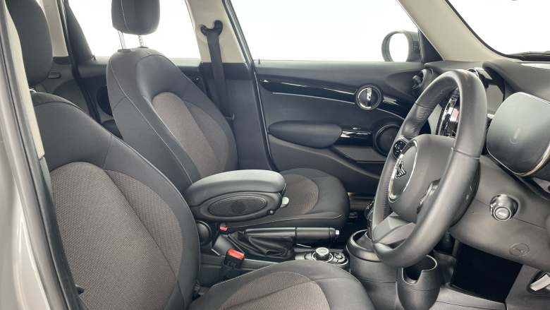 MINI Hatchback 1.5 Cooper Classic Premium 5dr Auto Petrol Hatchback